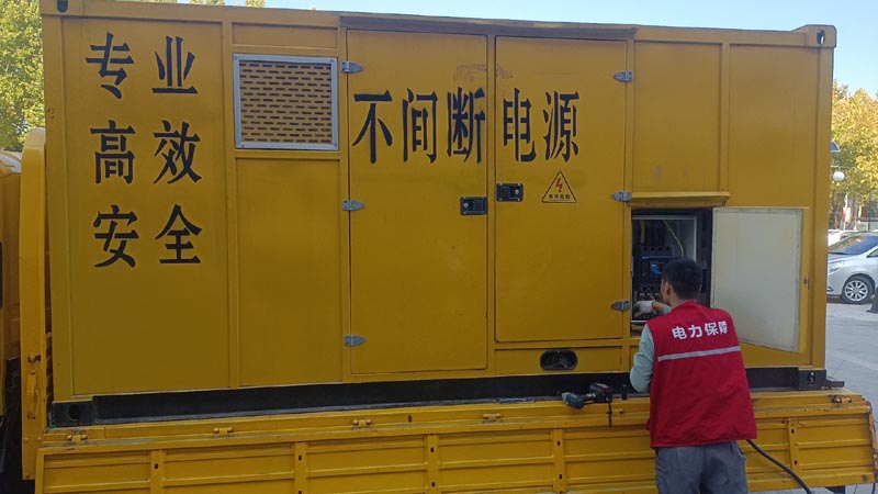 巴南柴油发电机组和UPS电源配合使用时，如何避免切换过程中的电力中断？